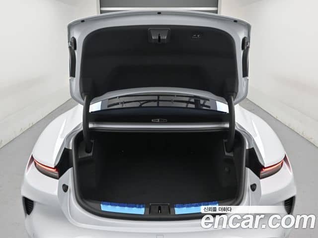 Porsche Taycan, 2025