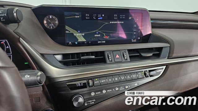 Lexus ES300h, 2019