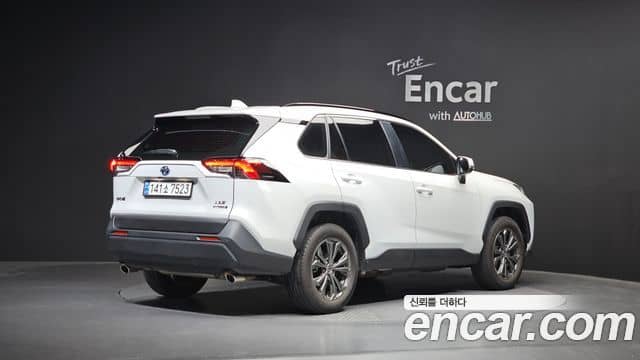 Toyota RAV4, 2024