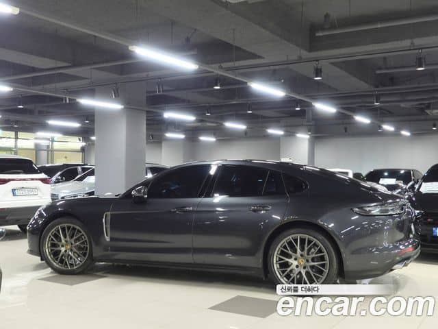 Porsche Panamera, 2022