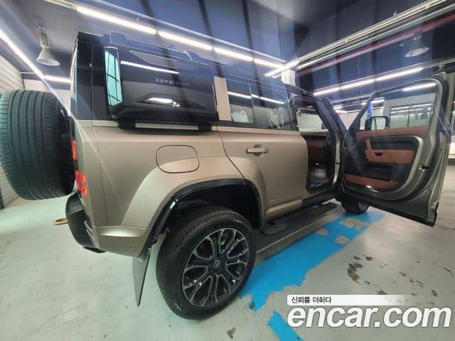 Land Rover Defender, 2025