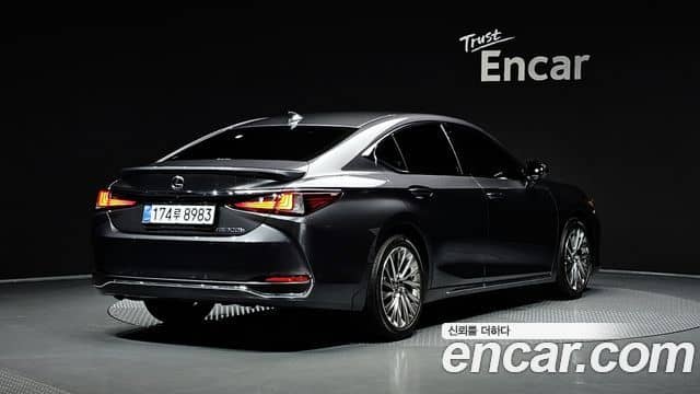 Lexus ES300h, 2025