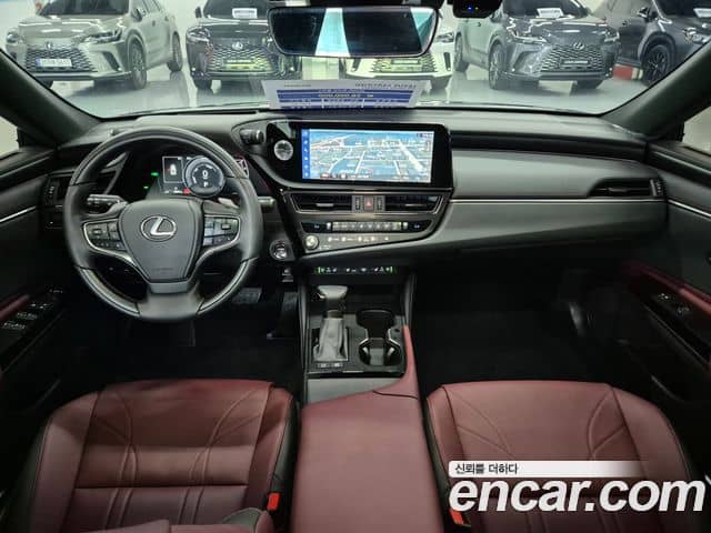Lexus ES300h, 2025