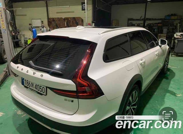 Volvo V90 Cross Country, 2022