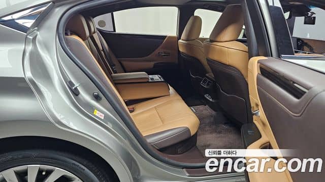Lexus ES300h, 2018