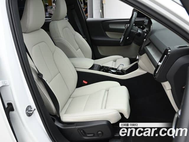 Volvo XC40, 2026