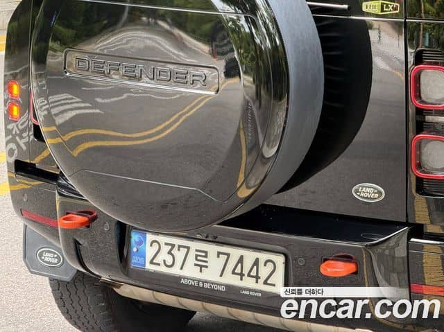 Land Rover Defender, 2023