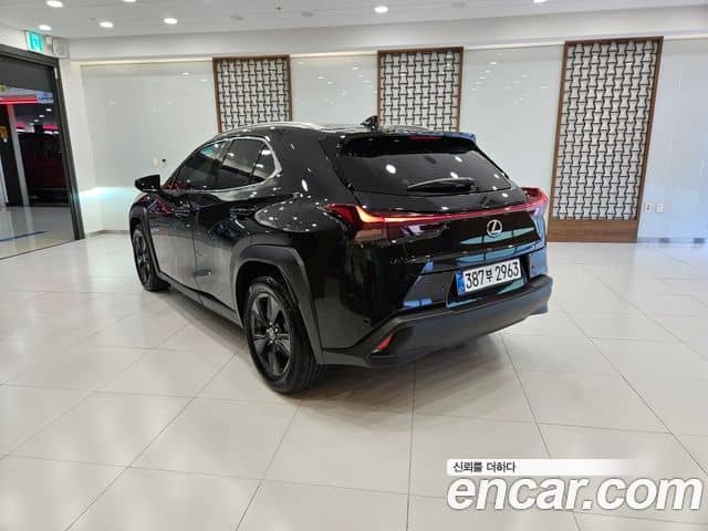 Lexus UX300h, 2026