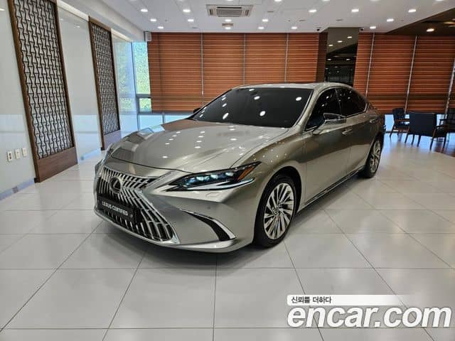 Lexus ES300h, 2025