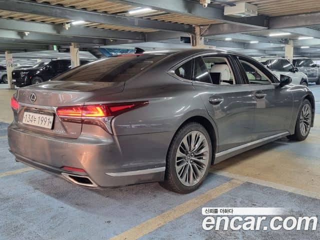 Lexus LS500, 2020