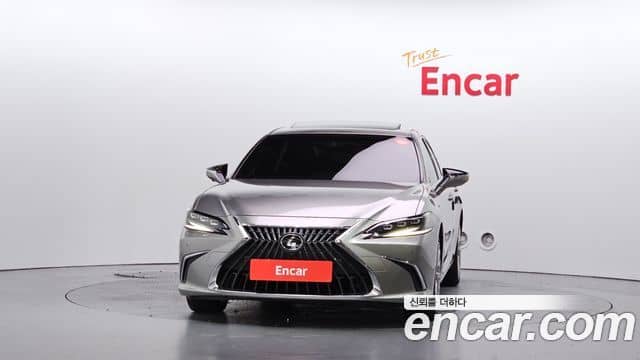 Lexus ES300h, 2023