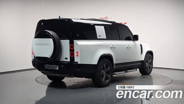 Land Rover Defender, 2023