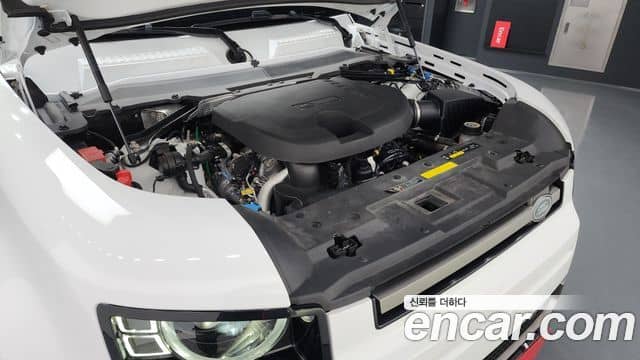 Land Rover Defender, 2023