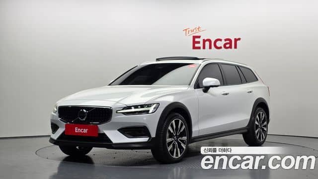 Volvo V60 Cross Country, 2023