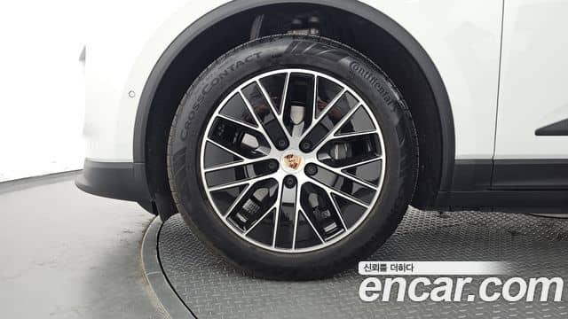 Porsche Macan EV, 2025