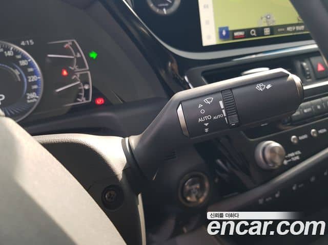 Lexus ES300h, 2025