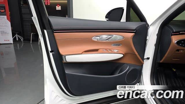 Genesis GV70, 2025