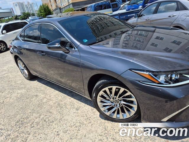 Lexus ES300h, 2023