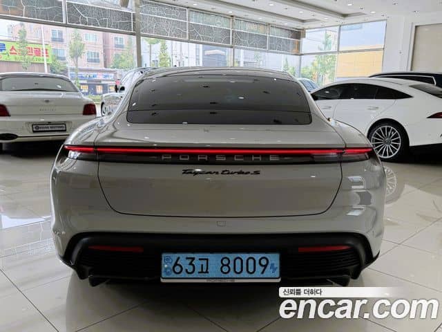 Porsche Taycan, 2022