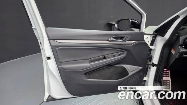 Volkswagen Golf, 2023