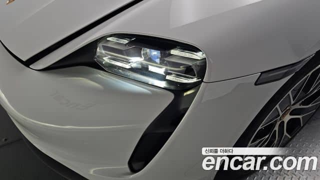 Porsche Taycan, 2021