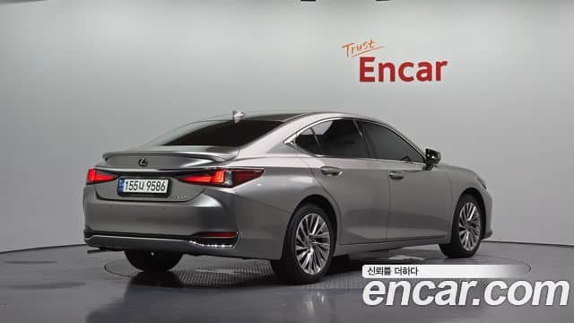 Lexus ES300h, 2023