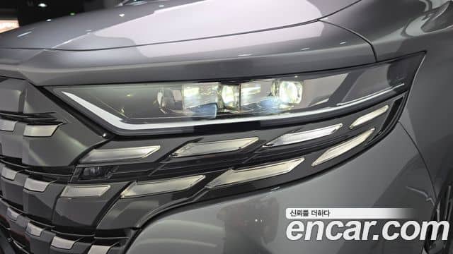 Toyota Alphard, 2024
