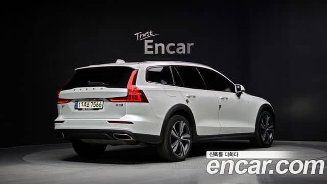 Volvo V60 Cross Country, 2021