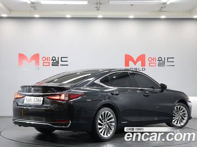 Lexus ES300h, 2021