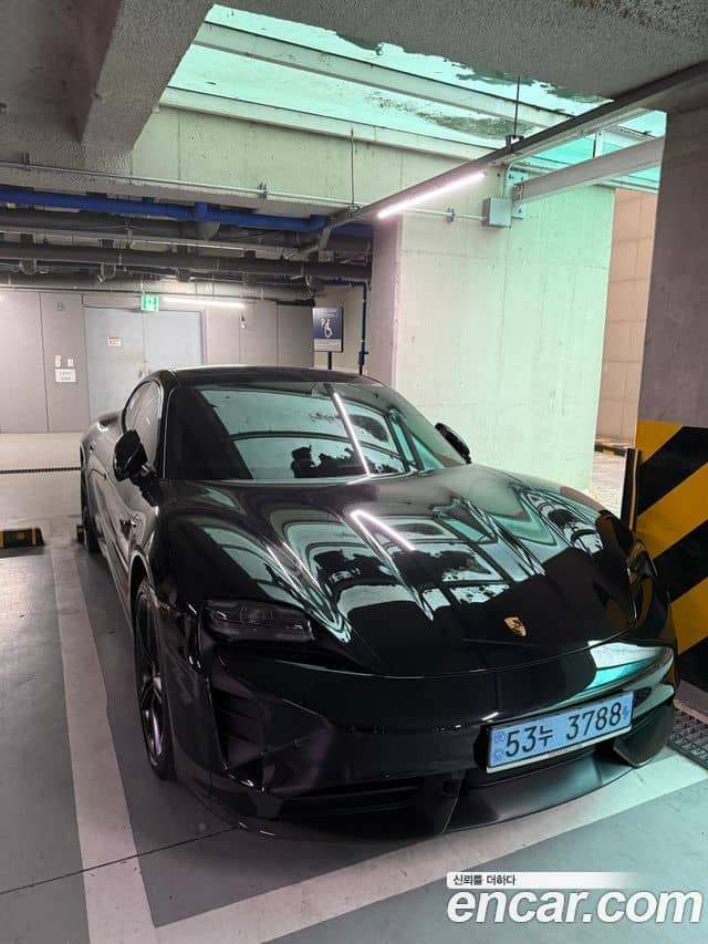Porsche Taycan, 2021