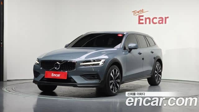 Volvo V60 Cross Country, 2022