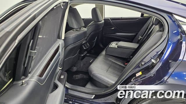 Lexus ES300h, 2019
