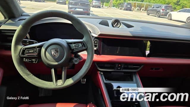 Porsche Macan EV, 2025