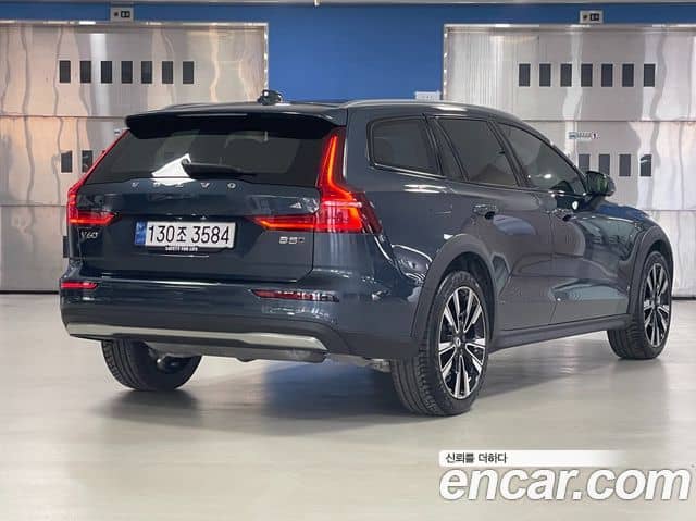 Volvo V60 Cross Country, 2024