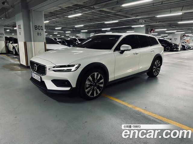 Volvo V60 Cross Country, 2024