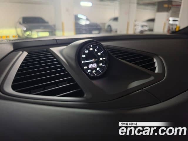 Porsche Macan EV, 2025