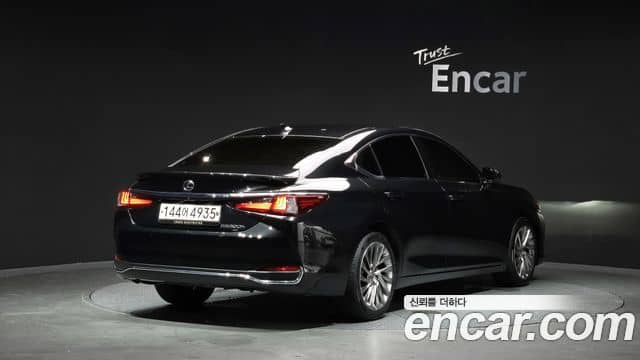 Lexus ES300h, 2023