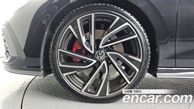 Volkswagen Golf, 2024