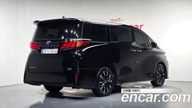Toyota Alphard, 2023