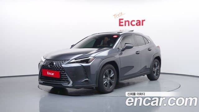 Lexus UX300h, 2025