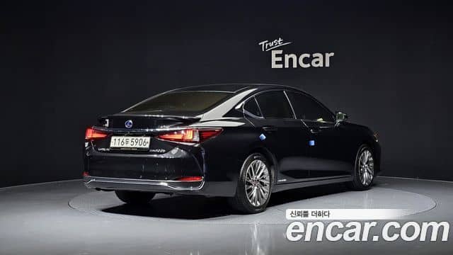 Lexus ES300h, 2022