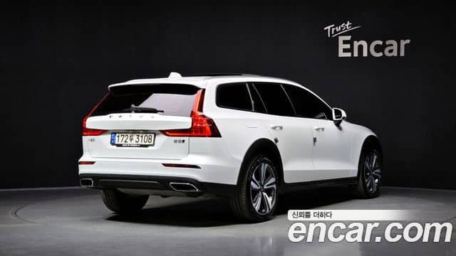 Volvo V60 Cross Country, 2021