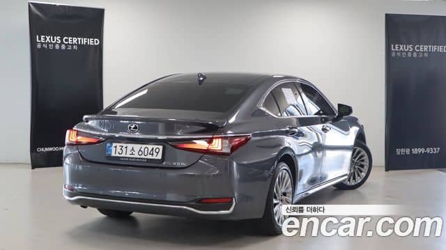 Lexus ES300h, 2025