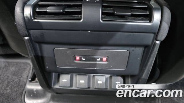 Land Rover Defender, 2020