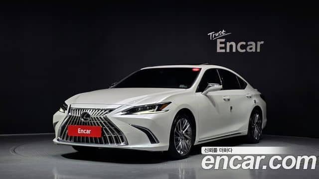 Lexus ES300h, 2025