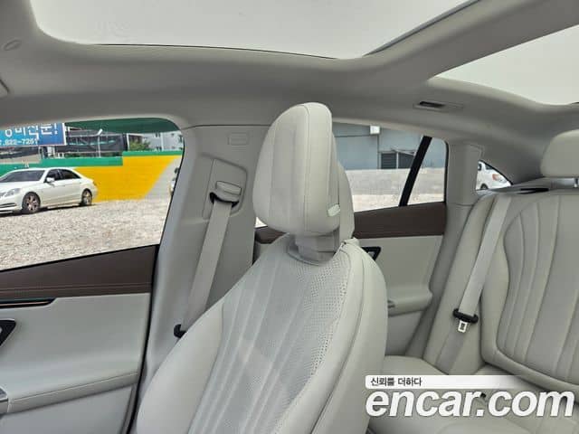 Mercedes-Benz EQE, 2024