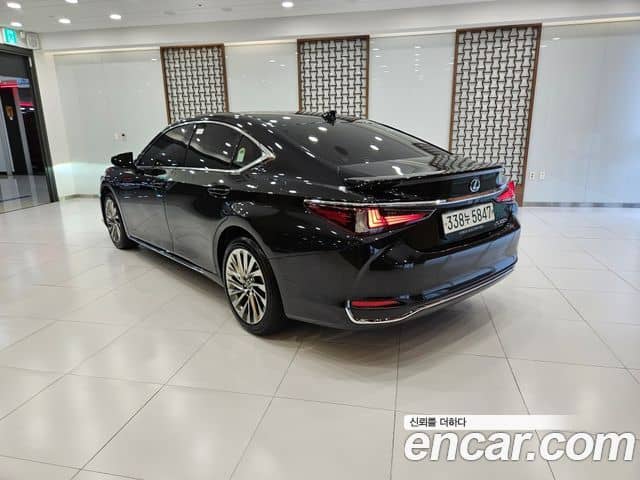 Lexus ES300h, 2025