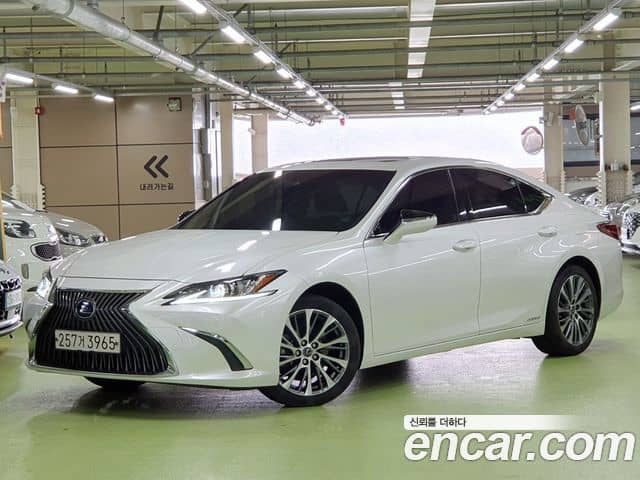 Lexus ES300h, 2020