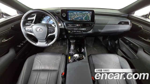 Lexus ES300h, 2025