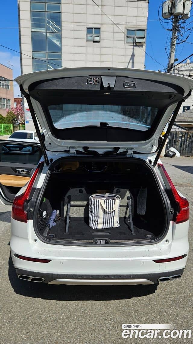 Volvo V60 Cross Country, 2021